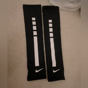 Nike volleyball arm sleeves size small.